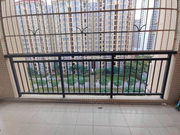 广州黄埔科学城天鹿花园南区天鹿南区 130平3房2卫 小区中心位 楼层靓