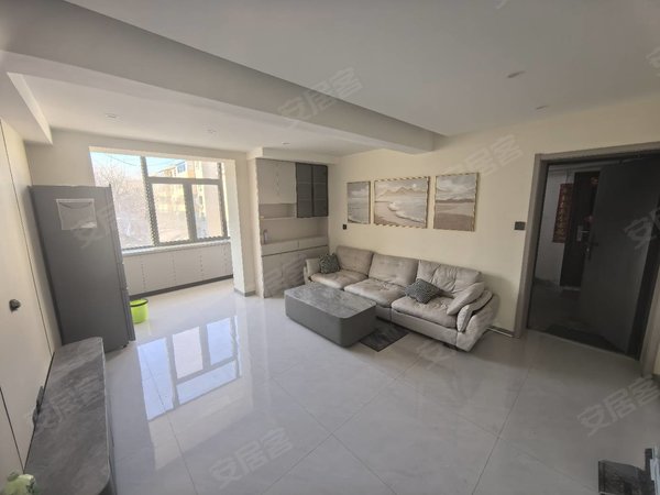 包头青山民主路民主路5号街坊民主路五号街坊 一机一中附近 精装四楼婚房 可押一付一出租房源真实图片