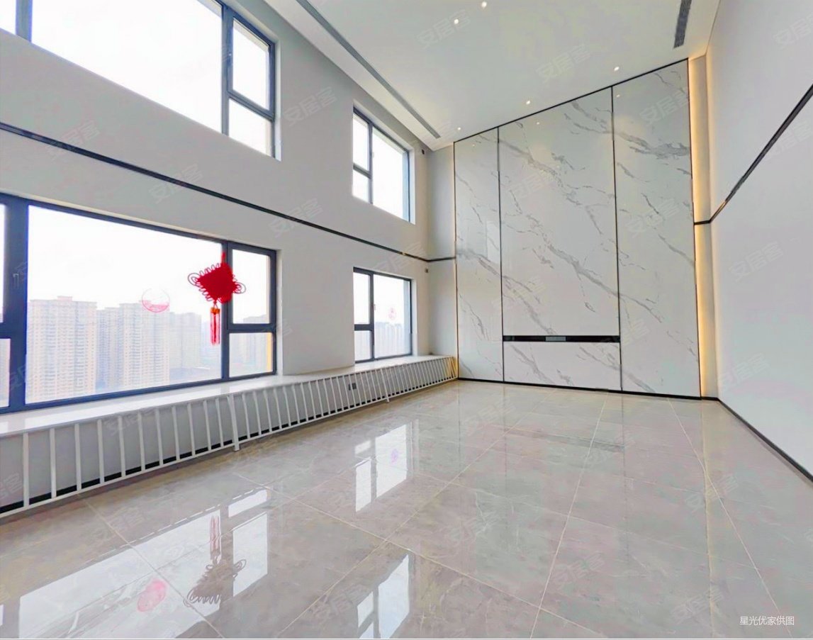 挑空厅,保利天悦五期悦峰二手房,660万,4室2厅,3卫,198平米-西安安居