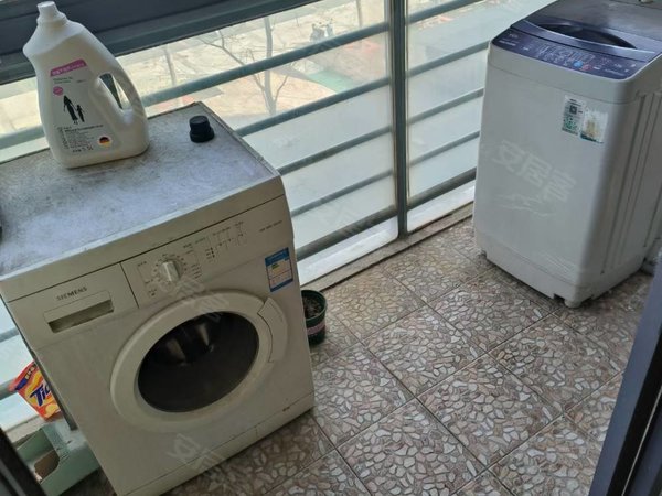 无锡新吴梅村嘉禾广场嘉禾广场精装三室两厅出租,家电齐全.