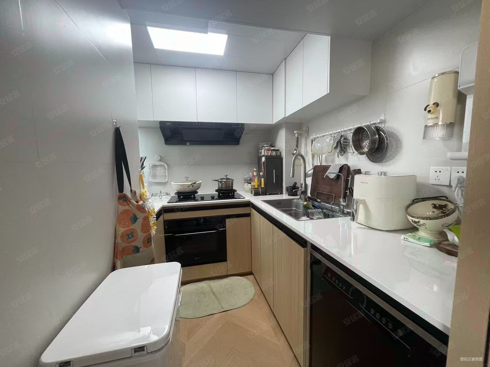 美致生活广场3室2厅3卫43.29㎡南北78.8万