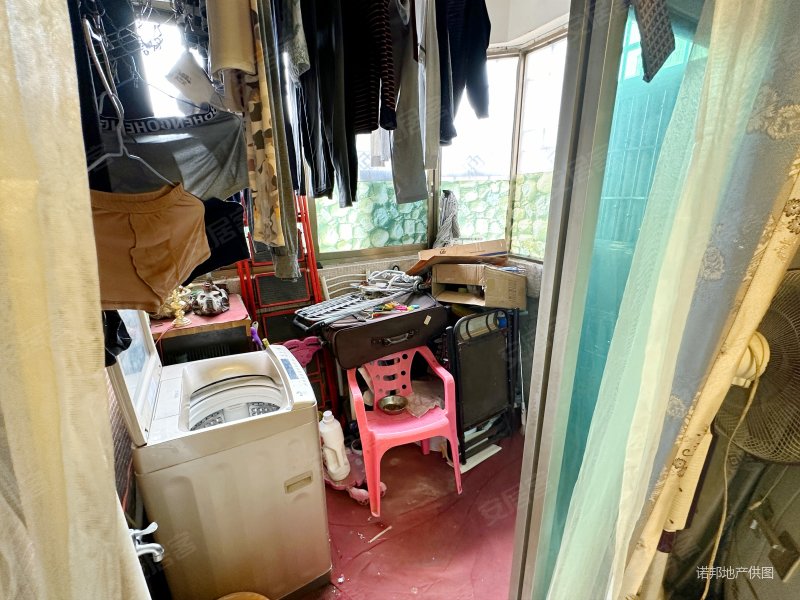 皇朝广场83平58万3室2厅1卫