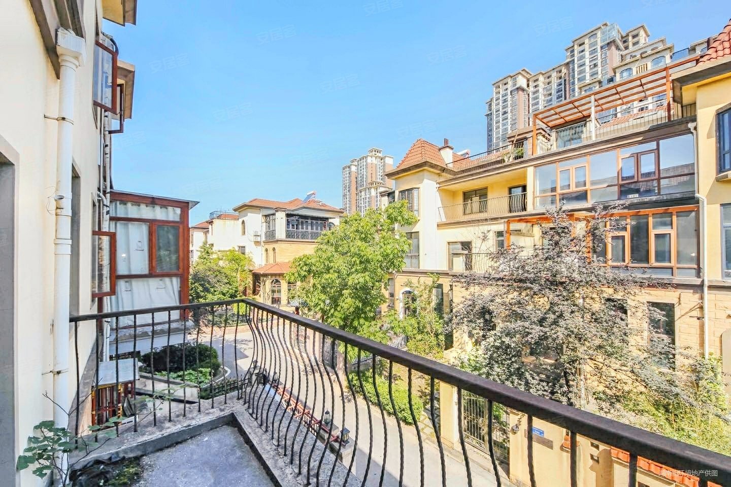 九龙领仕汇(别墅)5室3厅4卫253.91㎡南北232万