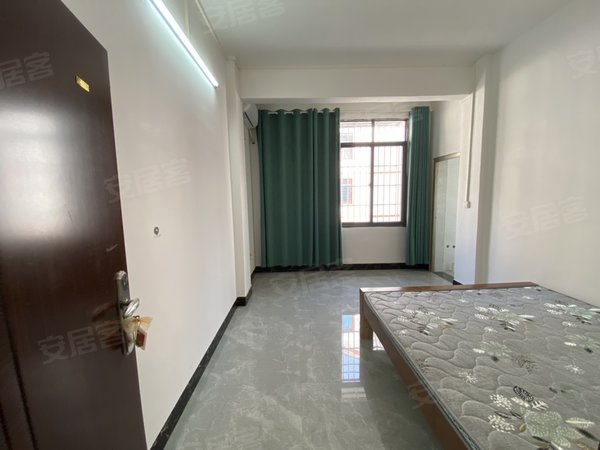 河池宜州宜州城区金瀚宇物流商贸新城小区宜州豪门时代附近2房1厅2卫步梯4楼,有空调 干净整洁出租房源真实图片