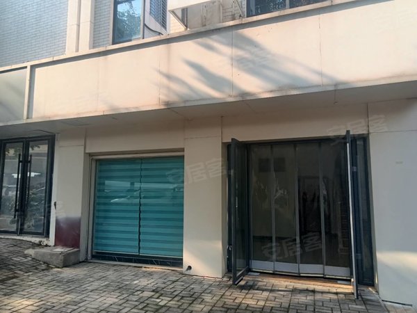 广场对面漳河花园正门面,一二楼两层一起,带一个露台出租房源真实图片