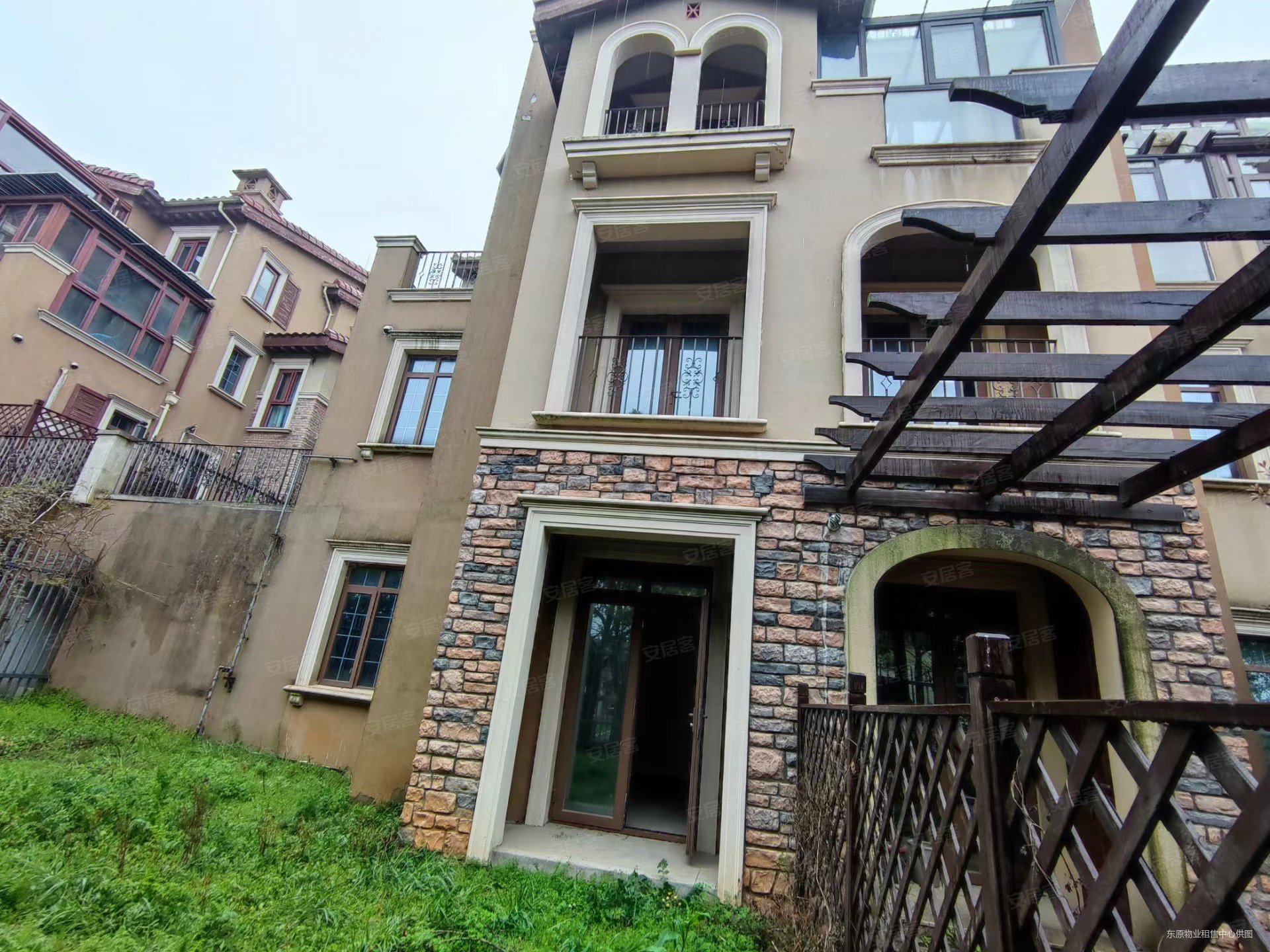 武汉房产网>武汉二手房>江夏二手房>藏龙岛二手房>纳帕溪谷>