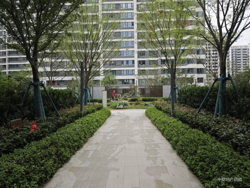 保利紫云 商品住宅 次新小区 南北通透 满五   刚需小三居