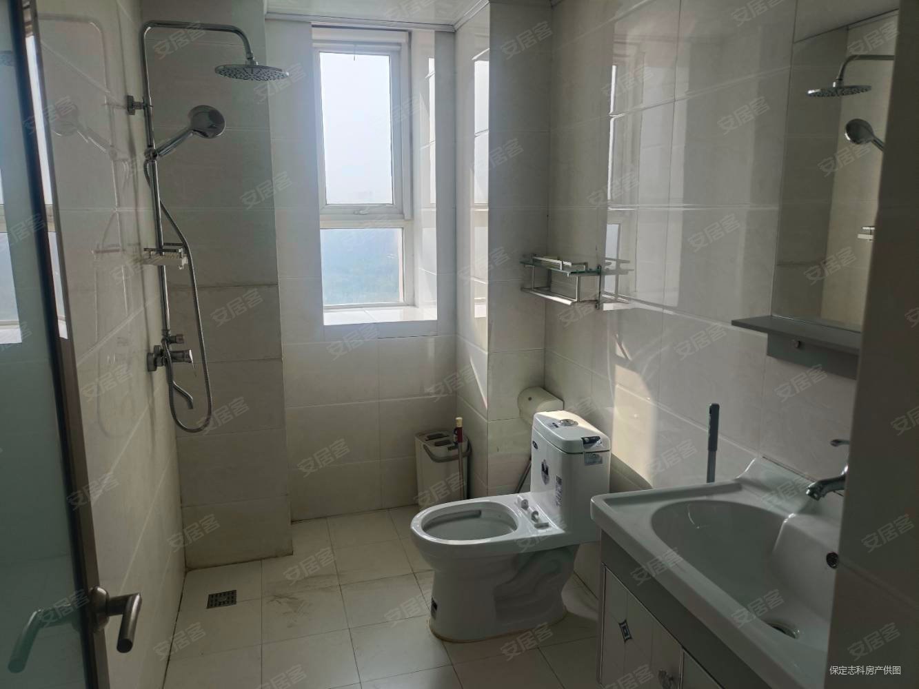 维多利亚夏郡3室2厅2卫134.69㎡南北95万