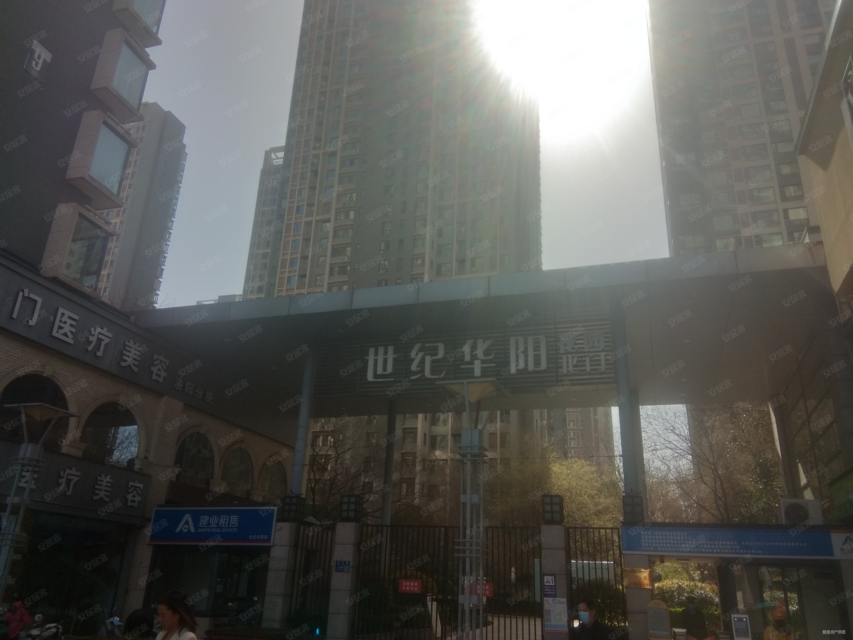 世纪华阳(1-3期)3室2厅2卫140㎡南北180万