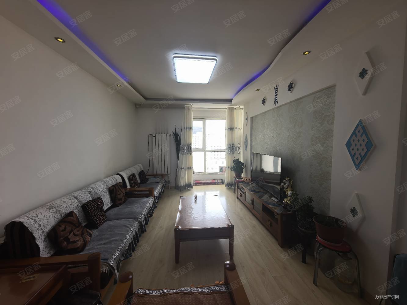 青藏铁路花园3室2厅2卫127㎡南北75万