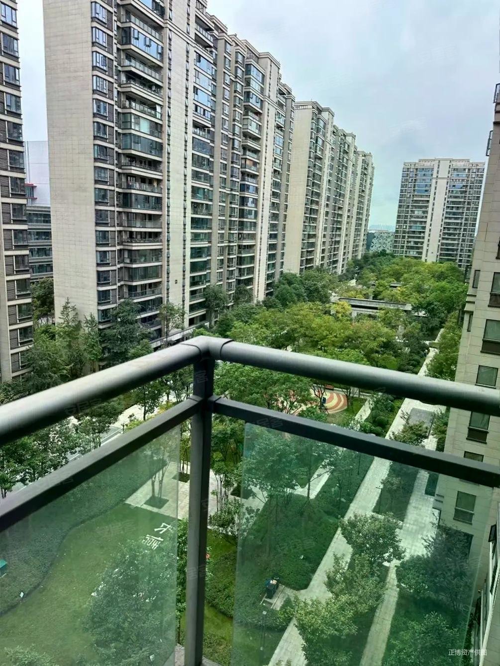 212w急急急绿地新里城精装修临地铁仅契税次新房