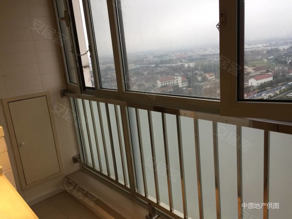 小户型总价低,产权住宅挂上海户口,看房方便。