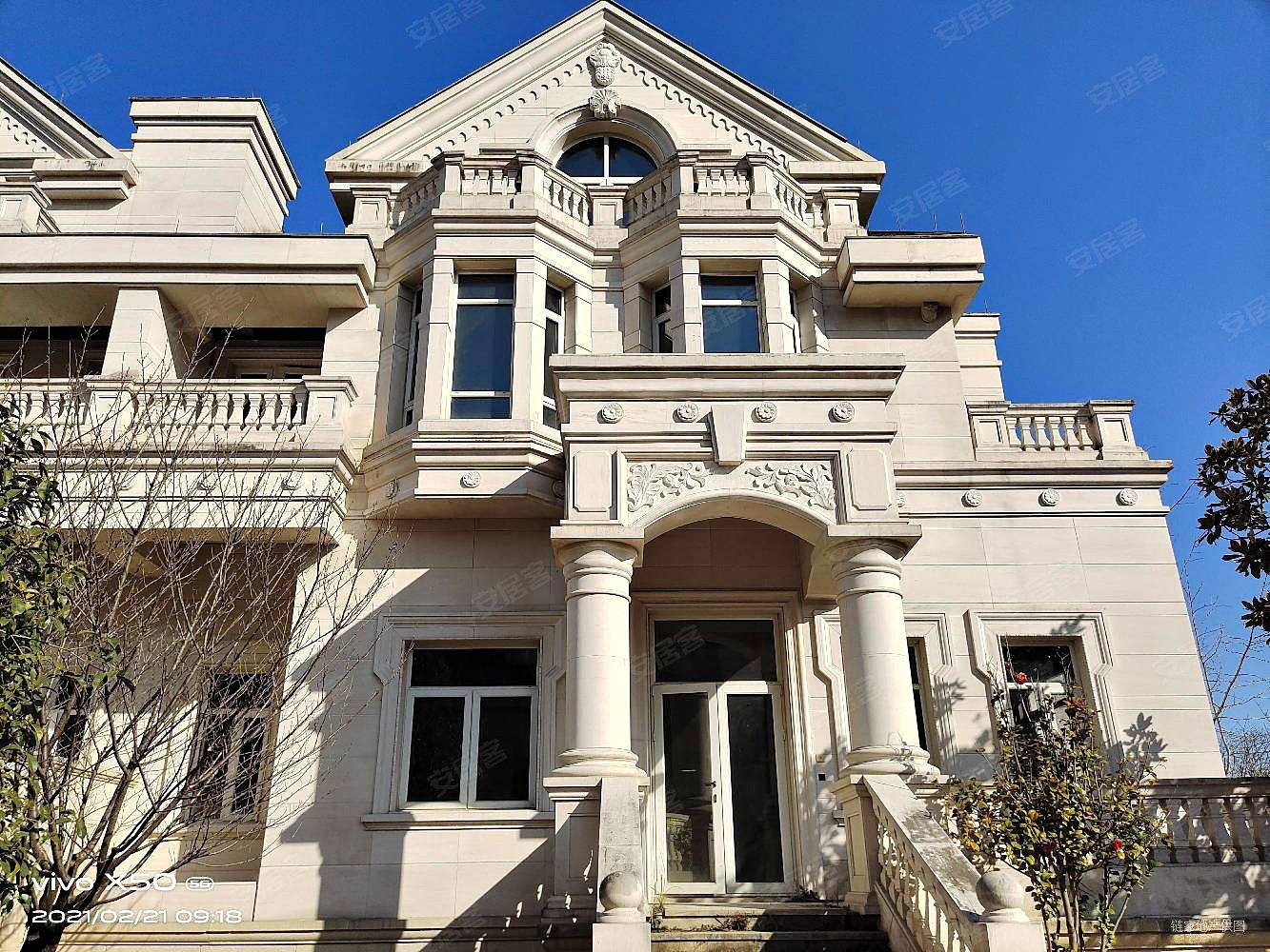 近地铁三号线,一线山景法式排屋,拎包入住,此价格包红木家具,绿野春天