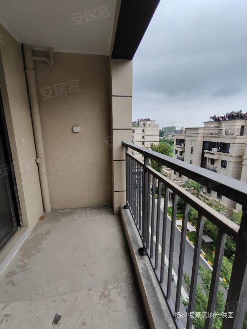 金辉优步大道4室2厅2卫123㎡南北132万