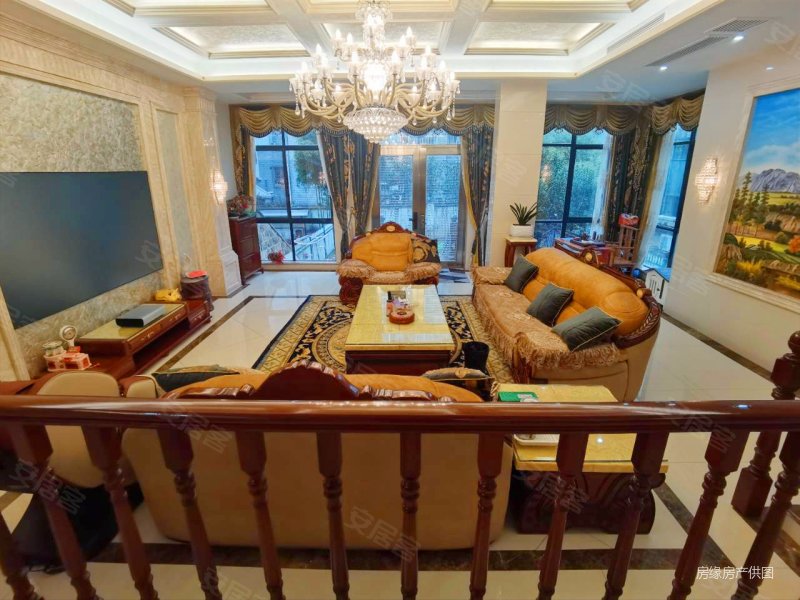 水岸华庭联排别墅地面3层半地下1层北进门南大院