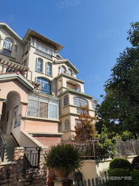 新亚洲体育城 水晶堡 洋房一楼带花园 带地下室