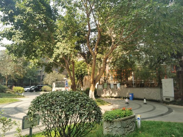 绵阳涪城火车站花园小区(涪城)火车站万达广场附近 花园小区 精装二室