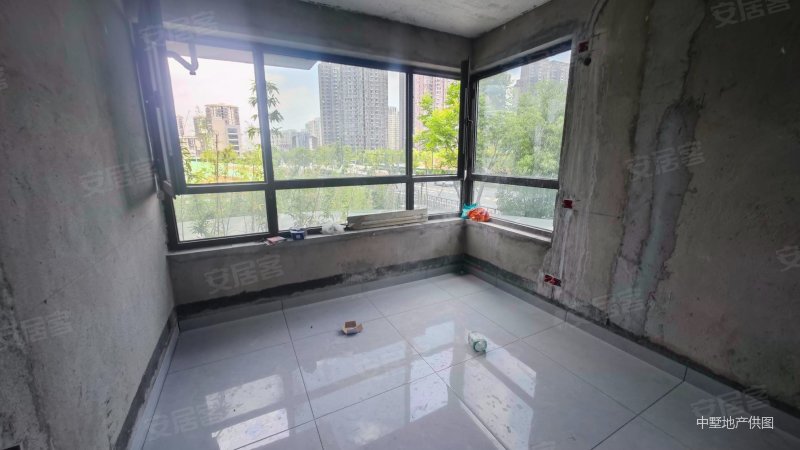 北城政务板块 锦华园  次新小区 小三房 交通便捷 南北通透