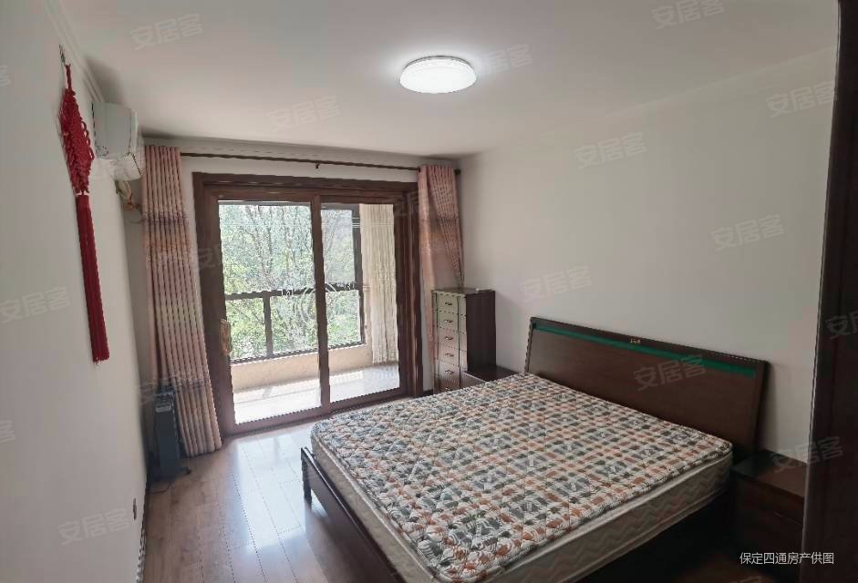 公园时代3室2厅2卫143.8㎡南北121万