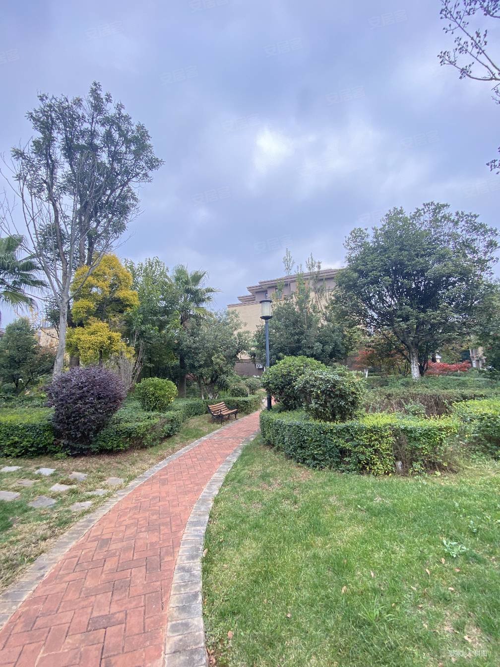 时代俊园翔盛园5室2厅4卫225.34㎡南北255万