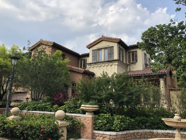 金马玖珑湖美茵花园,传世21栋欧美风格别墅,河边带私家码头.