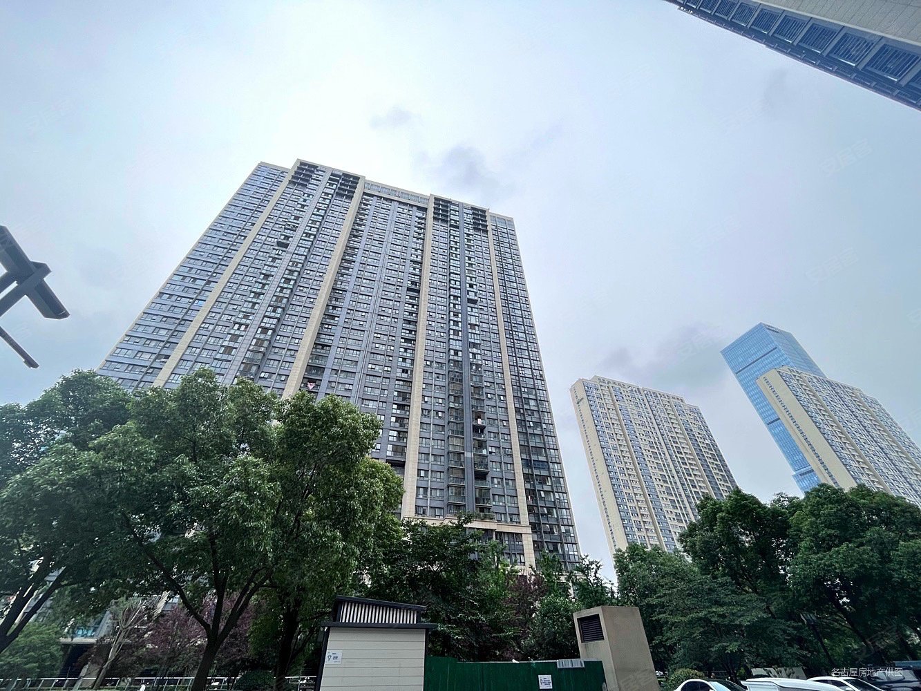 龙湖狮山天街广场一期3室2厅2卫107.46㎡南北637万
