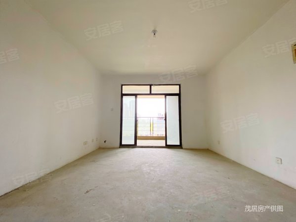 御湖观邸 毛坯三房 临地铁 看房有钥匙 近公园 产权清晰