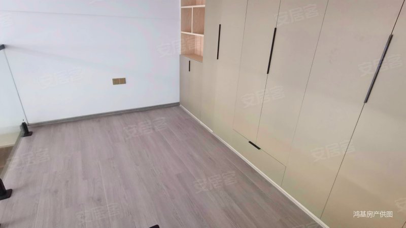 包过户,拎包入住,相当实惠的一套房