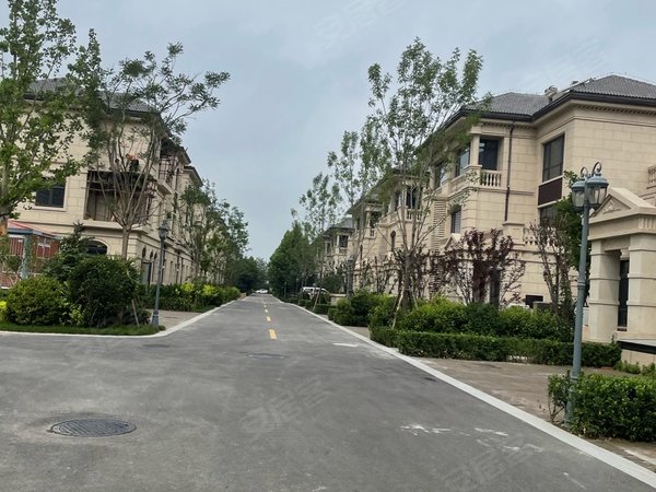 天津宝坻大白街鸿坤原乡小镇鸿坤电梯洋房两室 精装楼下停车 看房有