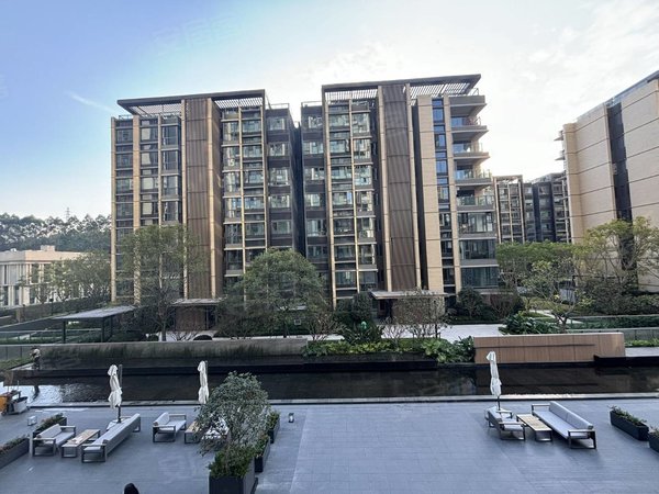 深圳宝安流塘越秀和樾府12号线流塘站 越秀和樾府精装114平 三房两卫