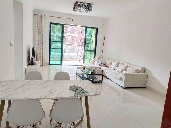 惠州惠城金山湖怡景华庭新天虹怡景华庭3房2厅2卫,房子朝南干净整洁