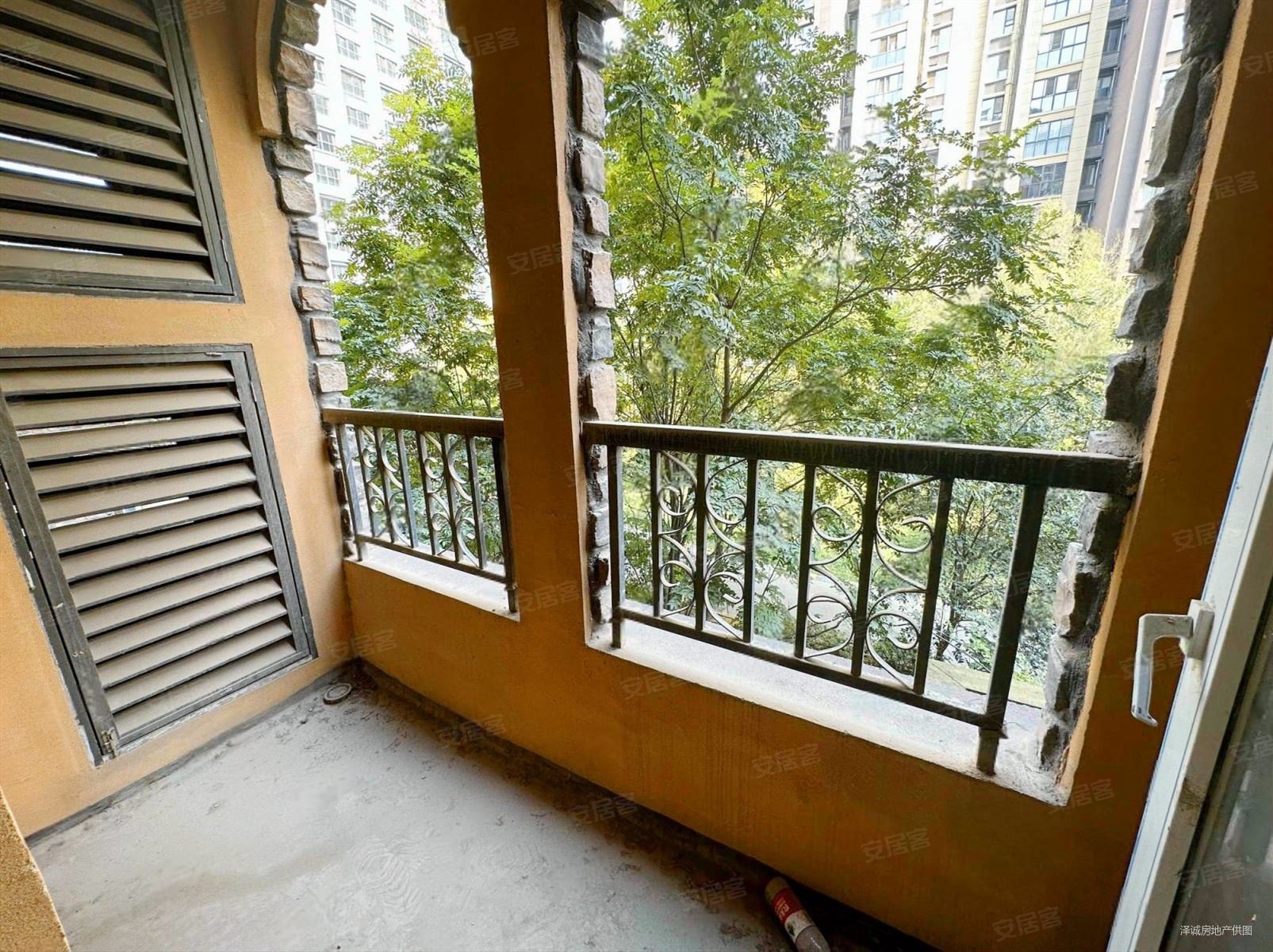 北苑地铁口  首创漫香郡 花园洋房南北三室毛坯房 诚心出售