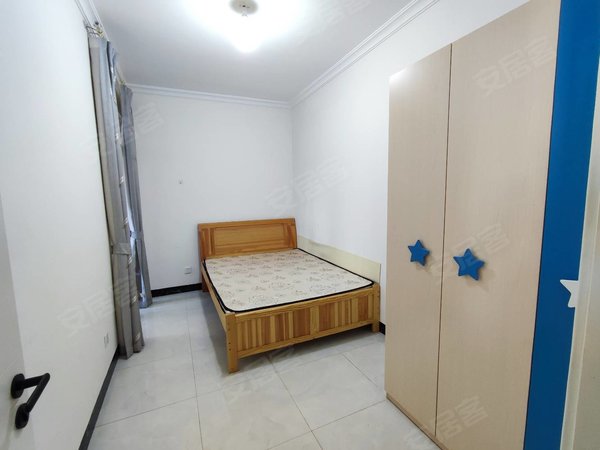 弥勒九号路庆来公园万城纪小区庆来公园旁,精装修保养好,家具家电齐全,1500元每月出租房源真实图片