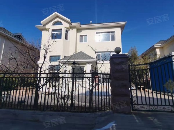 济南历城仲宫镇加州花园独栋精装别墅,中央空调,燃气开户,拎包即住