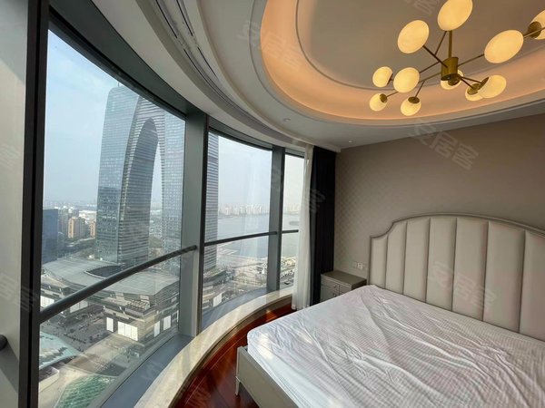 苏州工业园湖西苏州中心9号小区东方之门 苏州中心高端公寓 新出湖景2