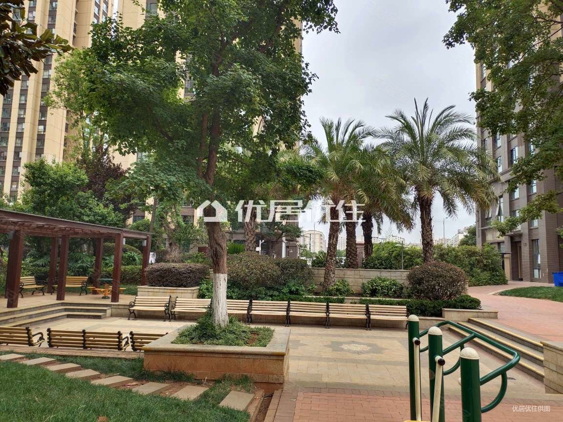 盘龙江边蓝光精装修三房,coco蜜城二手房,132万,3室2厅,1卫,74.