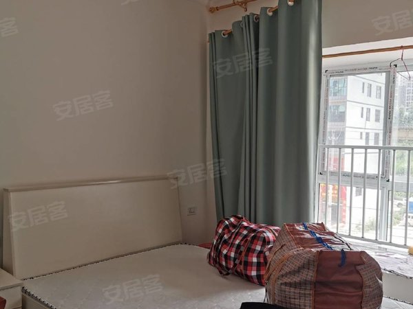 毕节威宁威宁城区万鸿广场万鸿成三室两厅一厨一卫出租房源真实图片