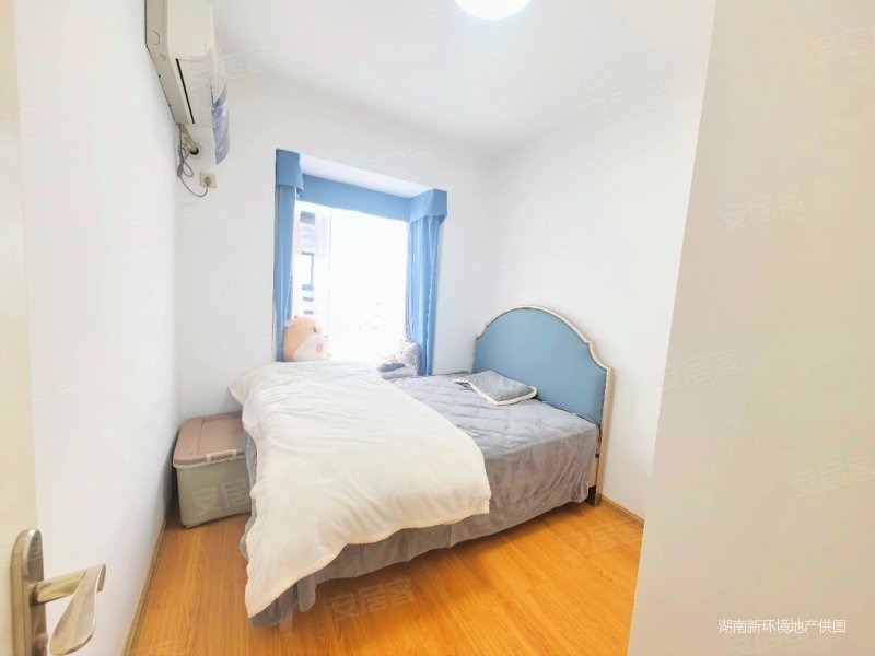 2号线地铁口 刚需好房 九成新带家具家电 中间层 随时看房,星城映象