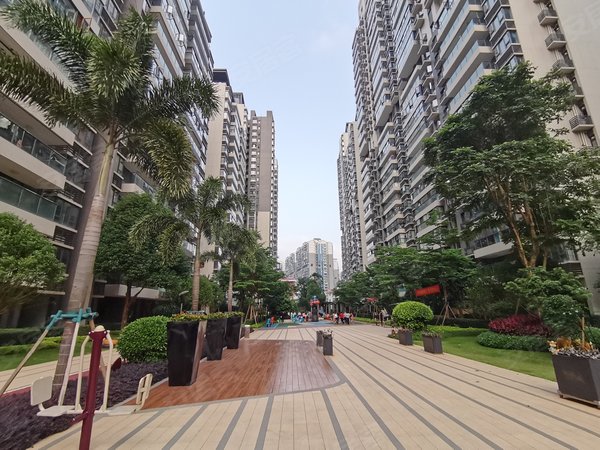 南宁良庆五象大道彰泰城a区彰泰城靠近体育中心有地铁靠近金融中心大