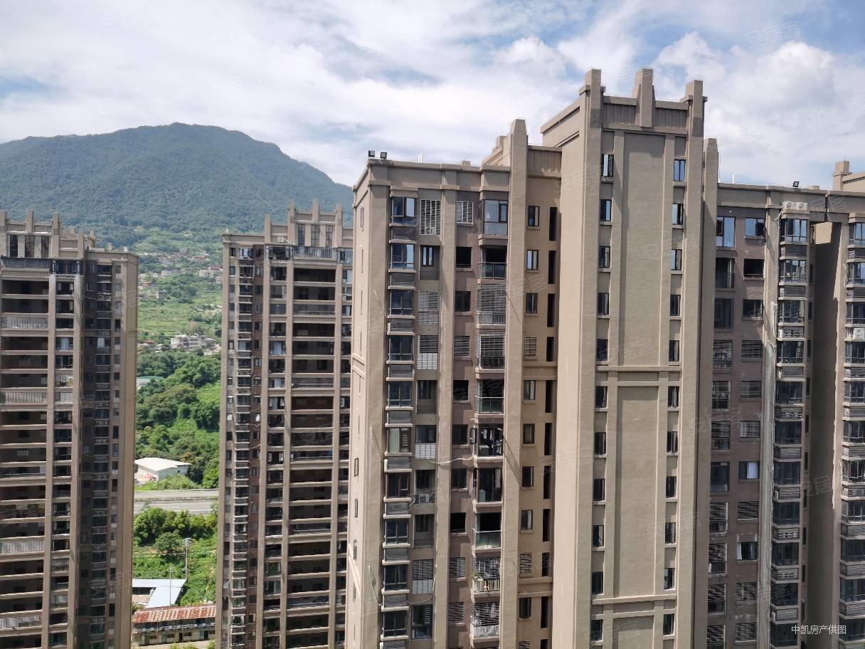 尚学领地4期套房出售11619平方仅售135万