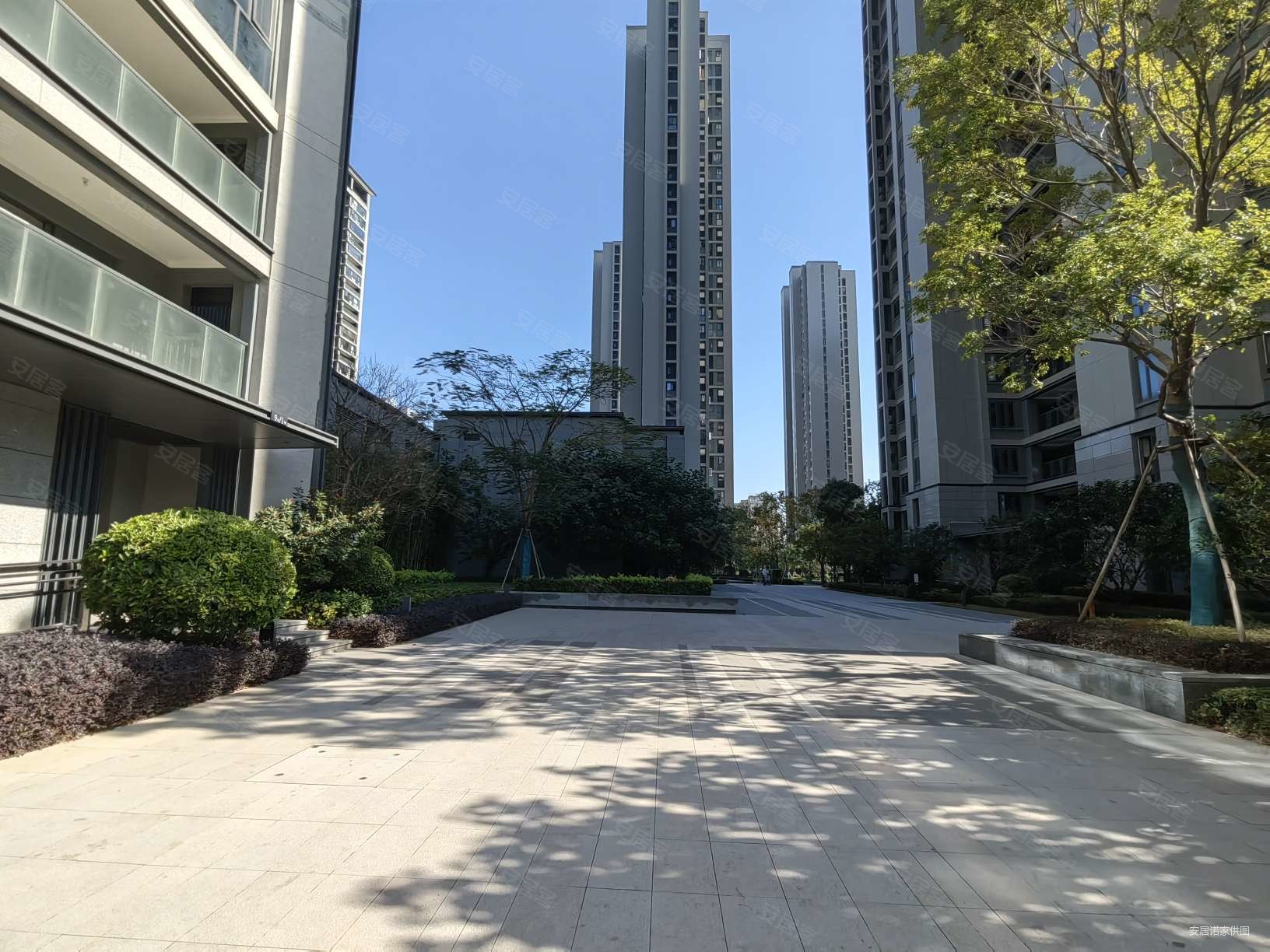 次新房 产权清晰 电梯房 近医院 商圈成熟 正南朝向,融创滨江壹号二手