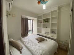 德阳旌阳城南五月新上 五洲广场 标准一室带投影 短租 押一付一长租可以谈出租房源真实图片