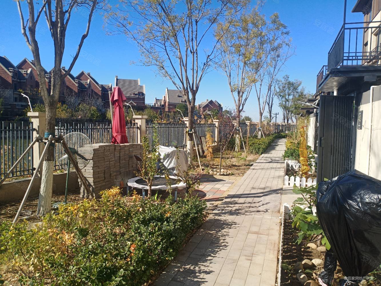 金地紫乐澜庭4室2厅3卫125.56㎡南北125万