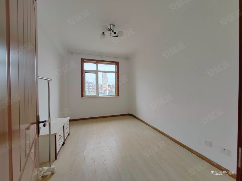 房主诚信出售此房,标准的两室户型,实验中 ,南北通透户型,御景园二手