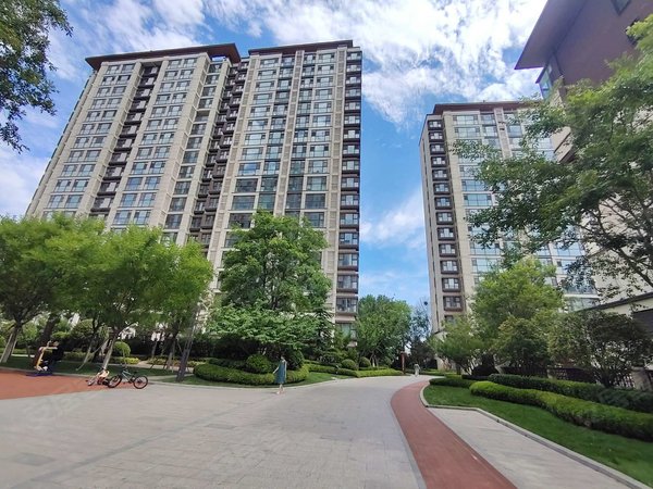 青岛城阳实验二小青特金地汇豪观邸青特金地汇豪观邸 3室1厅1卫  电梯