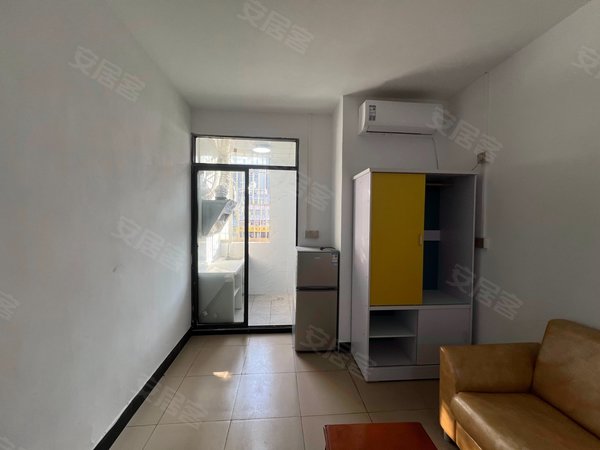 深圳龙岗宝龙南景南约新村宝龙比亚迪 亚辉龙附近电梯超大单间家私