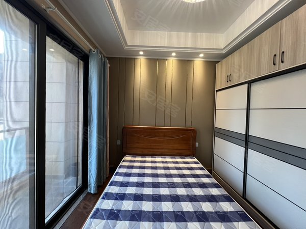 南昌南昌县振兴大道恒大翡翠珑庭恒大珑庭洋房中间楼层，学校旁一墙之隔，商业菜市场学校公园环绕出租房源真实图片