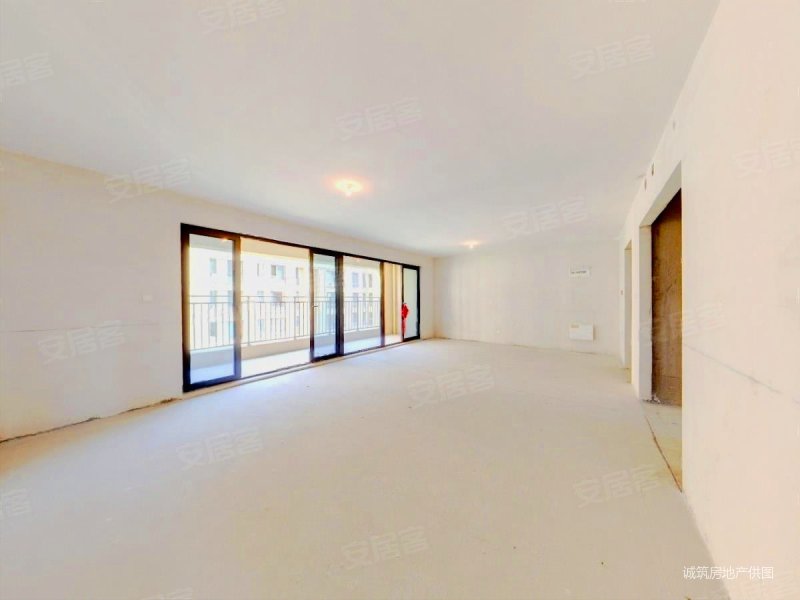 产河边 近地铁 龙湖香醍璟宸 四室三卫 毛坯房 一梯两户