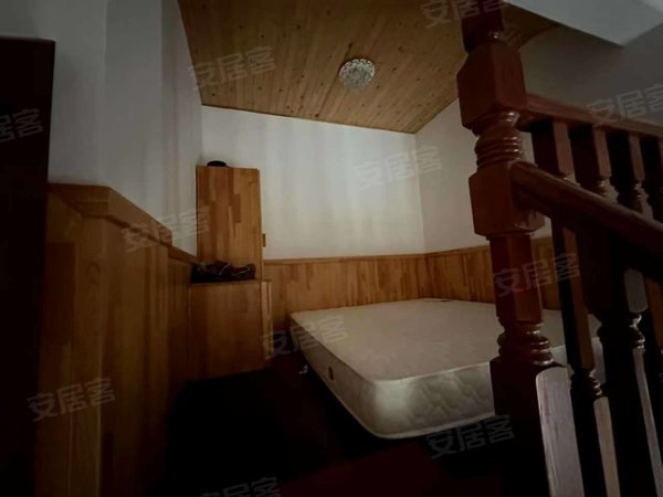 包头稀土高新区黄河大街三江尊园(别墅)租别墅找小郭 三江尊园别墅 精装修 带大院 看房方便提前联系出租房源真实图片