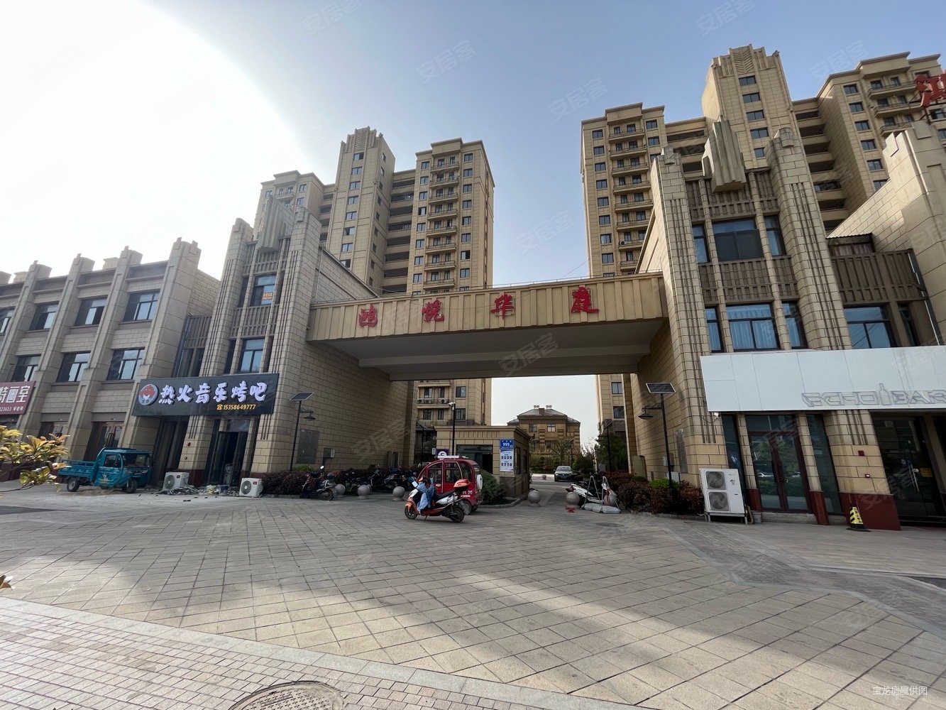 石庄镇鸿悦华庭电梯精装三室两卫出售